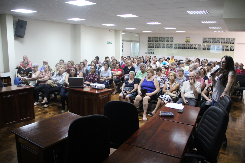 Idosos se preparam para as aulas de Hidroginástica 2018